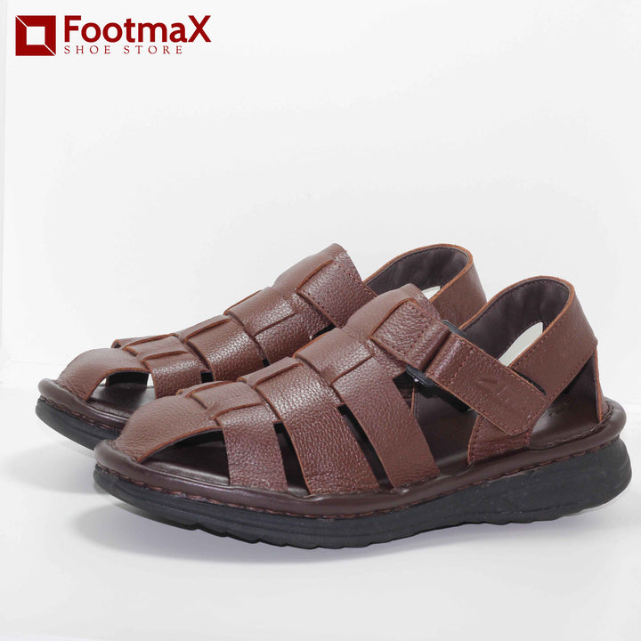 comfort and style with our Clarks leather sandals. - footmax (Store description)