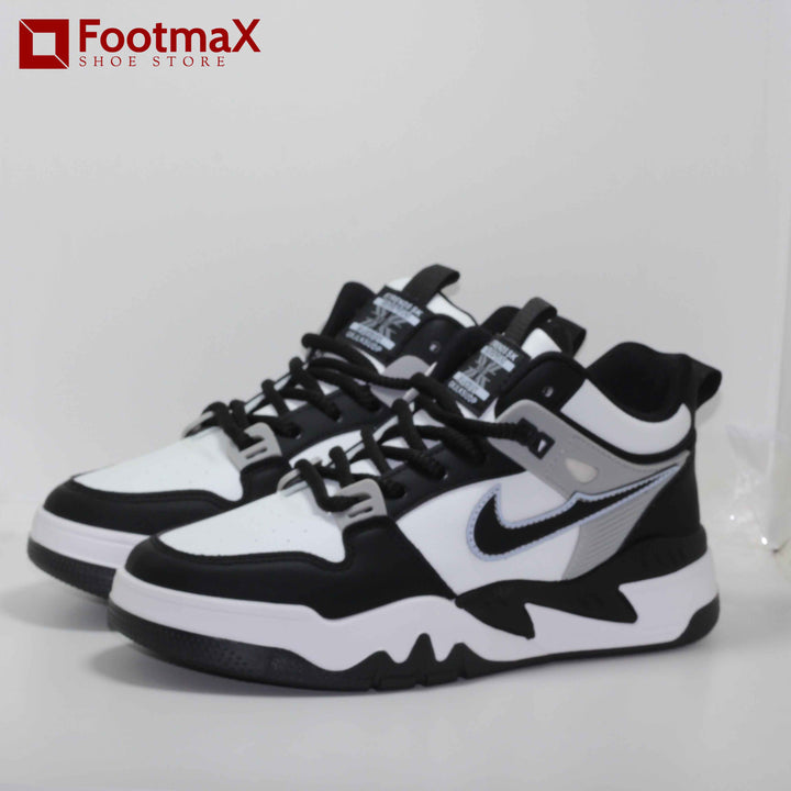 Stay comfortable and stylish on the go with our Nike Sneaker Ankle. - footmax (Store description)