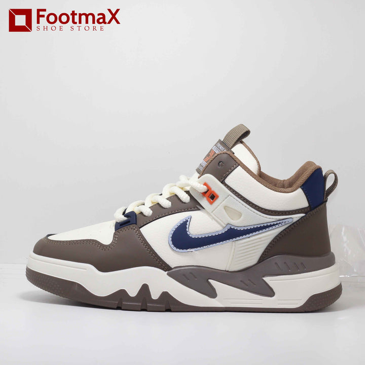 Stay comfortable and stylish on the go with our Nike Sneaker Ankle. - footmax (Store description)