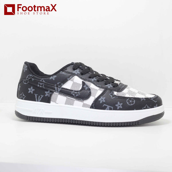 Nike Low Cut Leather Sneaker - a stylish and comfortable shoe for any occasion. - footmax (Store description)