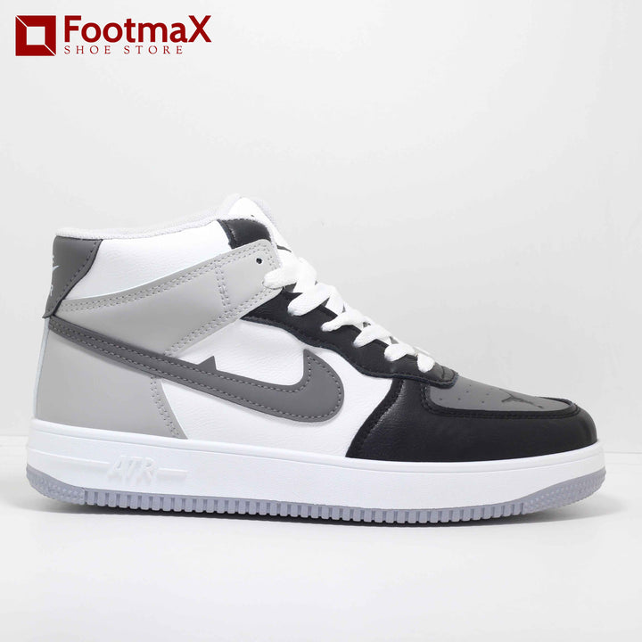 Nike sneaker offers an elevated ankle for added support and stability. - footmax (Store description)