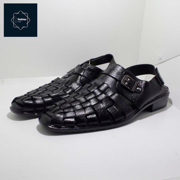 Experience pure comfort with these men's leather sandals.