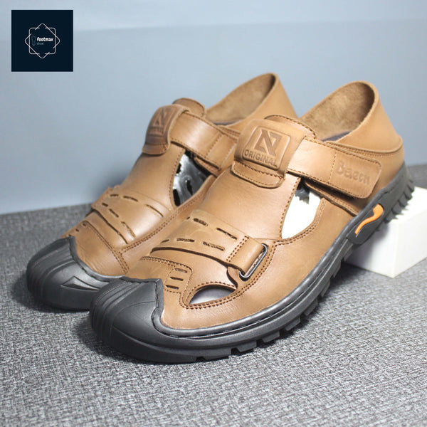 These leather men shoes provide versatile style and comfort, with an added bonus of being able to convert into sandals. Perfect for any occasion,