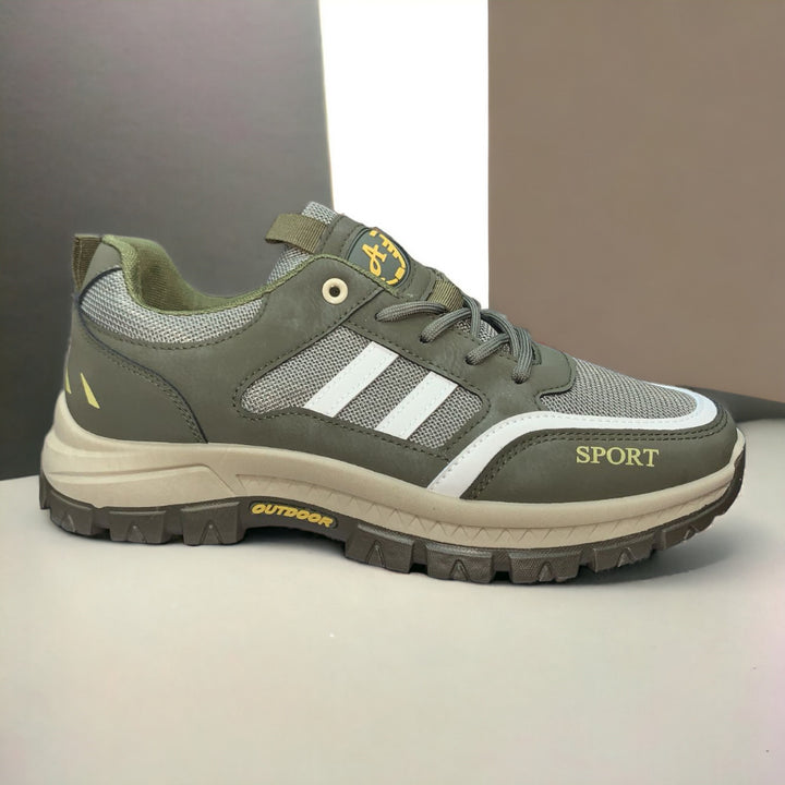 Semi-boot style sports sneakers are designed with men's comfort and performance in mind. - footmax (Store description)
